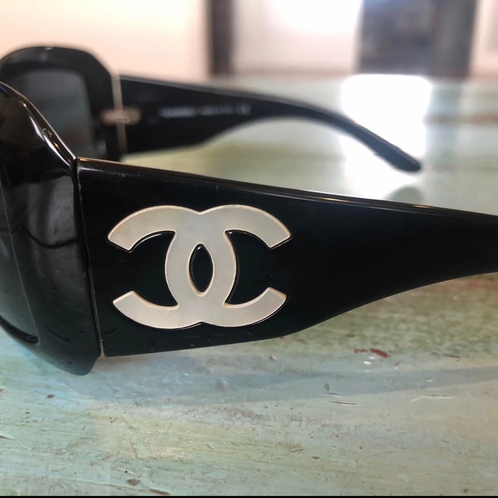 Chanel mother of pearl black sunglasses - Picture 2 of 9